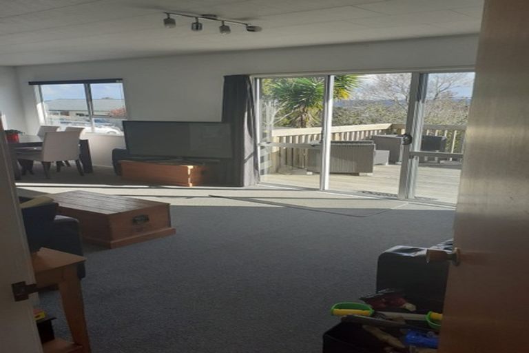 Photo of property in 9 Meadowood Drive, Unsworth Heights, Auckland, 0632