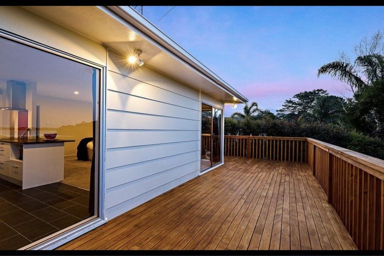 Photo of property in 31 Pipitea Place, Massey, Auckland, 0614