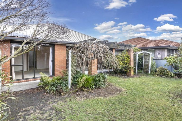Photo of property in 2/280b Sawyers Arms Road, Bishopdale, Christchurch, 8053