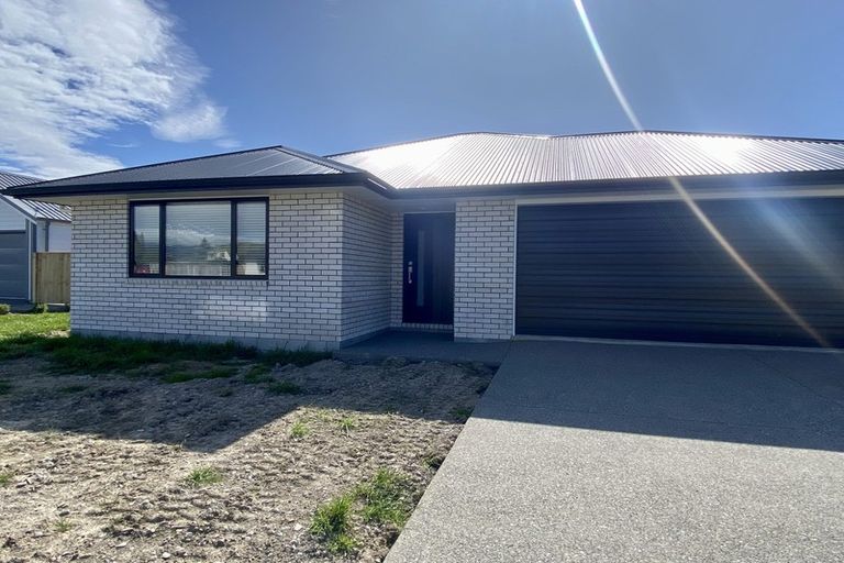 Photo of property in 16 Austin Reid Avenue, Carterton, 5713