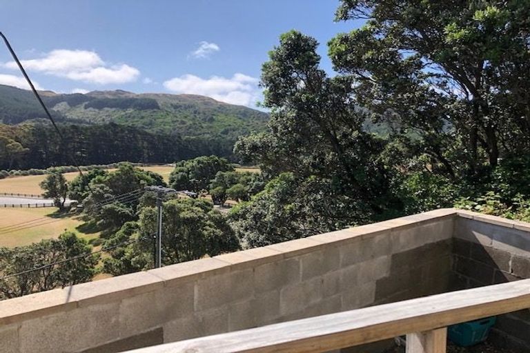 Photo of property in 124 Curtis Street, Northland, Wellington, 6012