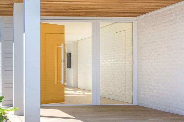 Photo of property in 17 Pitau Road, Mount Maunganui, 3116