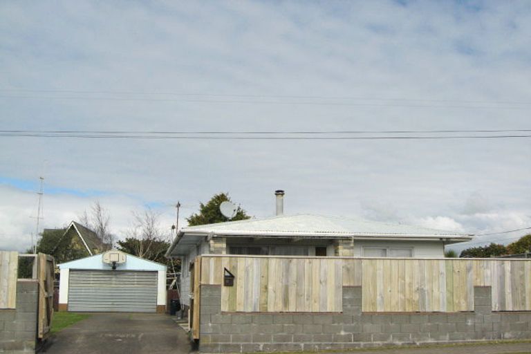 Photo of property in 14 Banks Street, Marfell, New Plymouth, 4310