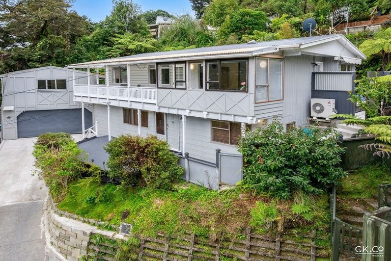 Photo of property in 32 Forest Road, Pinehaven, Upper Hutt, 5019