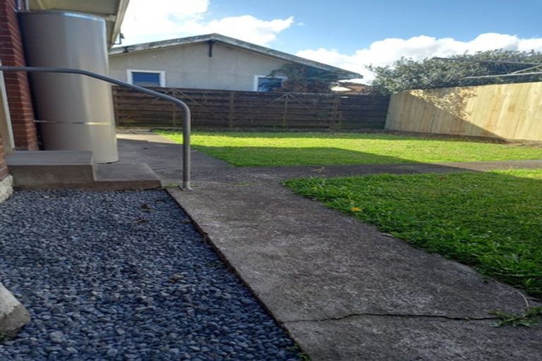 Photo of property in 2/10 Opaheke Road, Papakura, 2110