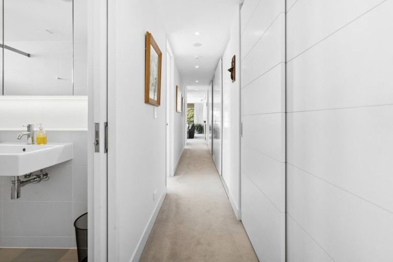 Photo of property in Clyde Quay Wharf, 1a/7 Clyde Quay Wharf, Te Aro, Wellington, 6011