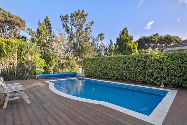 Photo of property in 29 Ravenstone Place, Chatswood, Auckland, 0626