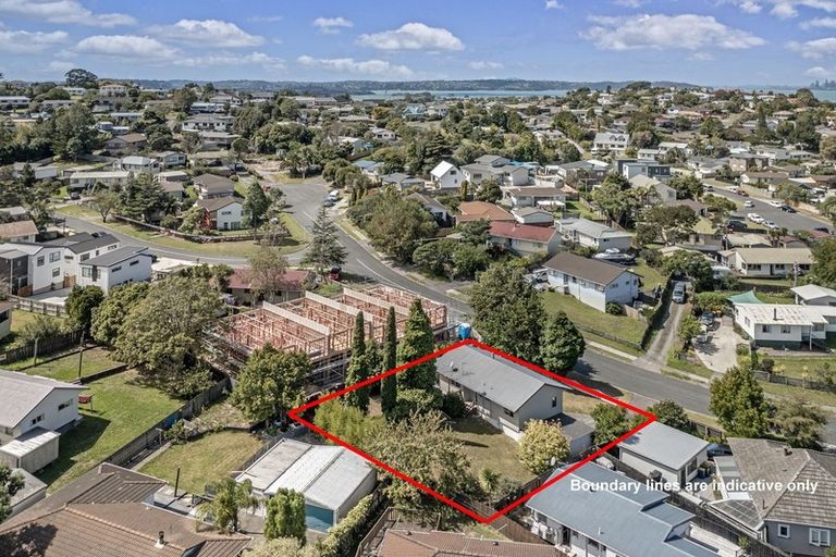 Photo of property in 4 Buisson Glade, West Harbour, Auckland, 0618