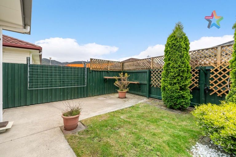 Photo of property in 32 Woodland Mews, Wainuiomata, Lower Hutt, 5014