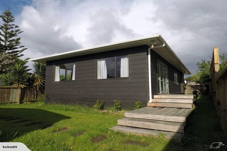 Photo of property in 17a Riserra Drive, Ranui, Auckland, 0612