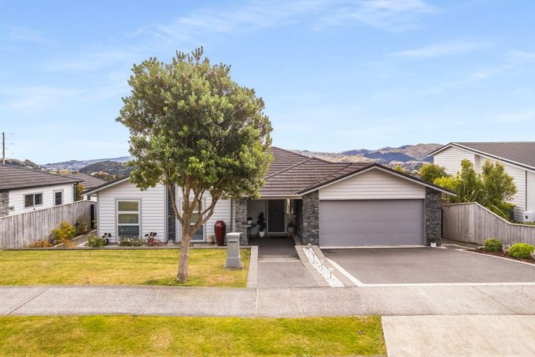 Photo of property in 10 Madeira Close, Whitby, Porirua, 5024