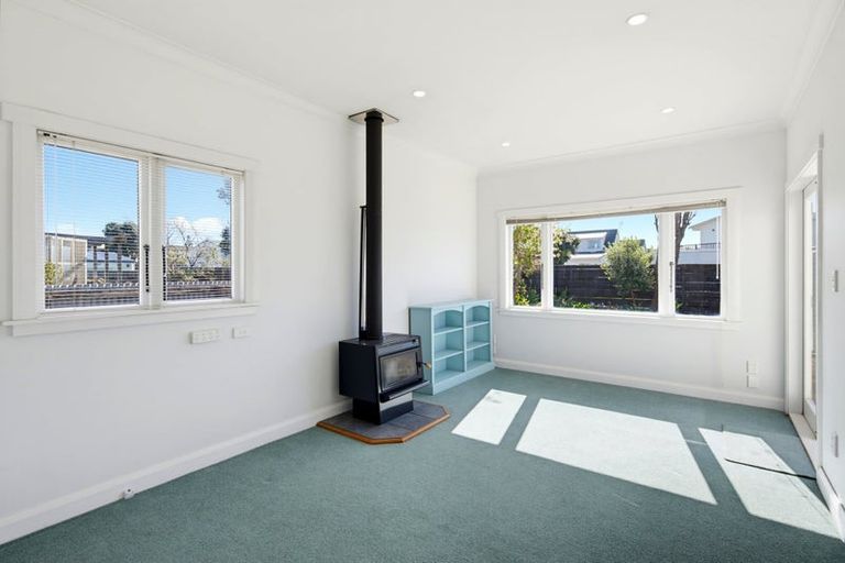 Photo of property in 6 Adrian Grove, Waikanae Beach, Waikanae, 5036