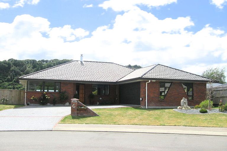 Photo of property in 6 Sapphire Grove, Birchville, Upper Hutt, 5018