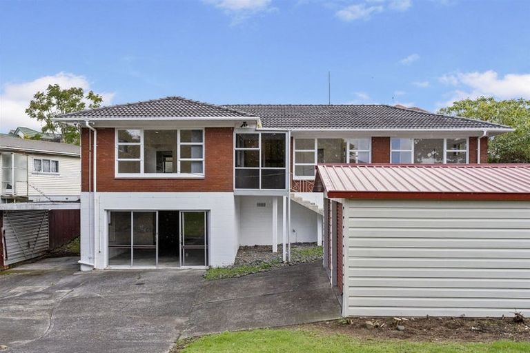 Photo of property in 176 Edmonton Road, Te Atatu South, Auckland, 0610