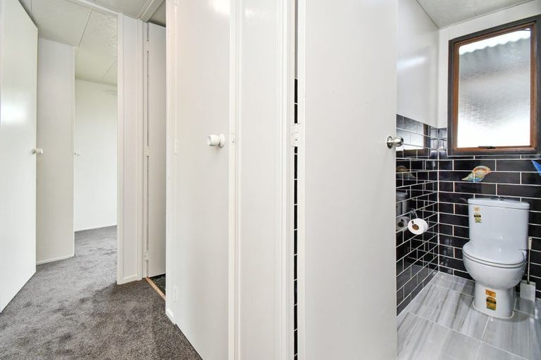 Photo of property in 2/10 Nearco Street, Randwick Park, Auckland, 2105