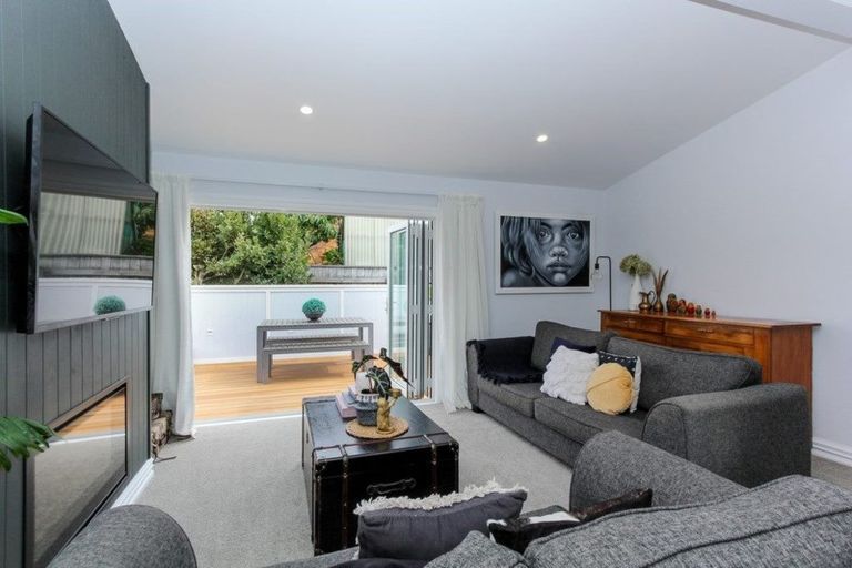Photo of property in 36 Belt Road, Moturoa, New Plymouth, 4310