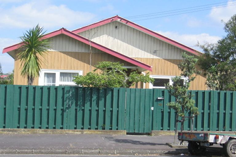 Photo of property in 2/26 Mahara Avenue, Birkenhead, Auckland, 0626