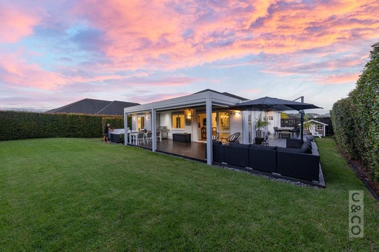 Photo of property in 30 Jelas Drive, Riverhead, 0820