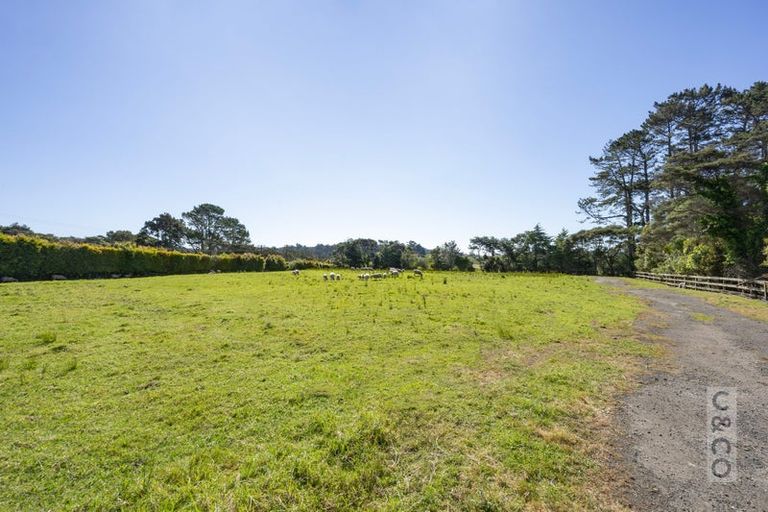 Photo of property in 35a Fork Road, Kumeu, 0891