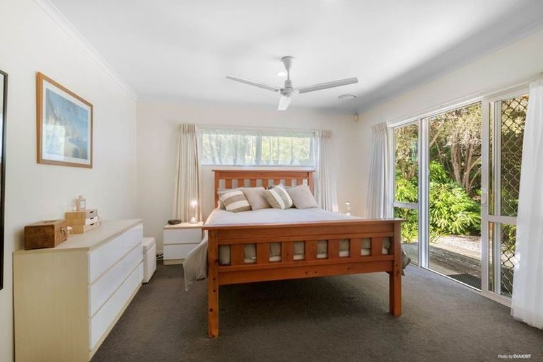 Photo of property in 1/8 Mcquoid Place, Glenfield, Auckland, 0629