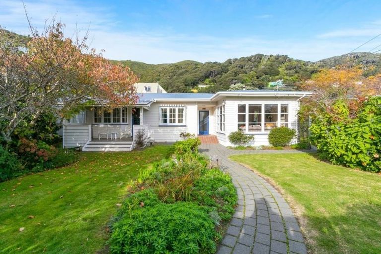 Photo of property in 389 Muritai Road, Eastbourne, Lower Hutt, 5013