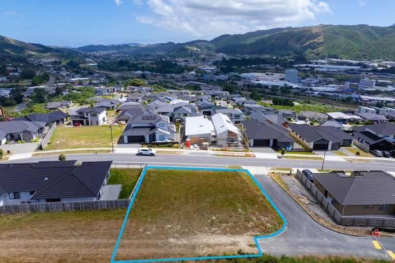 Photo of property in 25 Te Hoiere Street, Aotea, Porirua, 5024