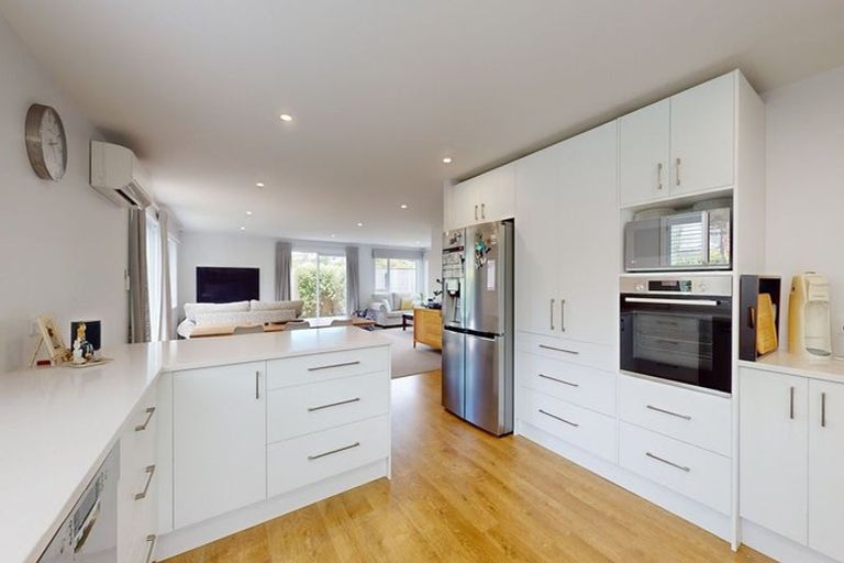 Photo of property in 92 Silverstream Road, Crofton Downs, Wellington, 6035