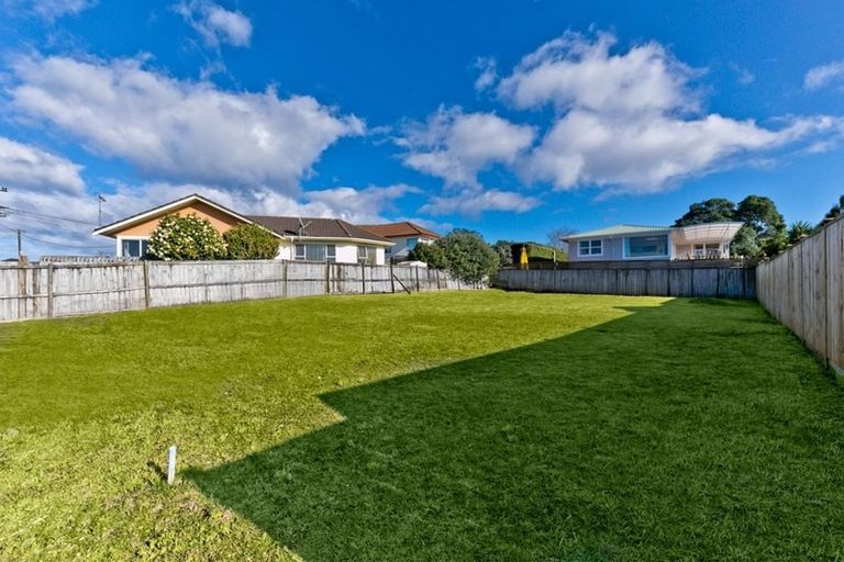 Photo of property in 52a Tirimoana Road, Te Atatu South, Auckland, 0602