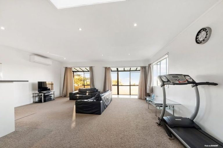 Photo of property in 329 Don Buck Road, Massey, Auckland, 0614