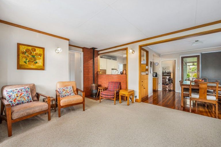 Photo of property in 42 Clifton Terrace, Fitzherbert, Palmerston North, 4410