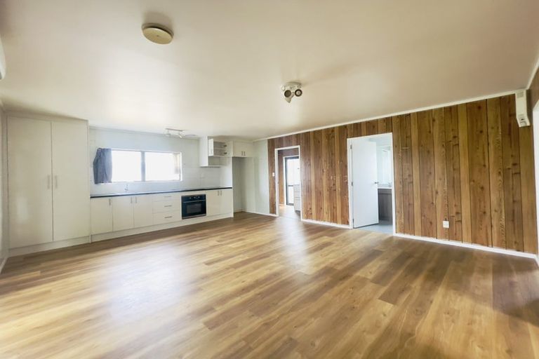 Photo of property in 16 Oratu Place, Manurewa, Auckland, 2102