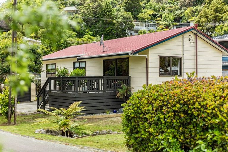 Photo of property in 17 Forest Road, Pinehaven, Upper Hutt, 5019