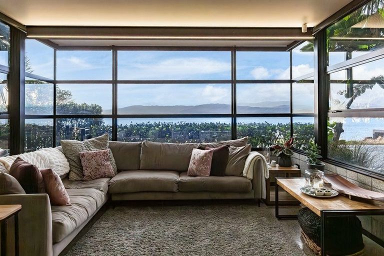 Photo of property in 377a Karaka Bay Road, Karaka Bays, Wellington, 6022