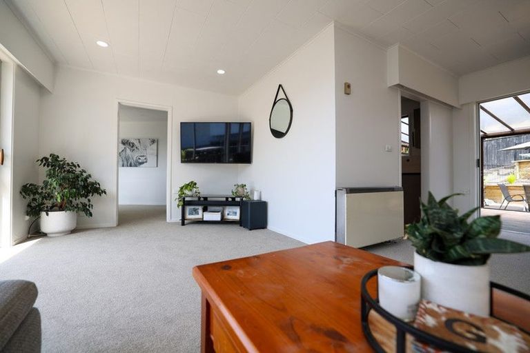Photo of property in 96 Wakeman Road, Acacia Bay, Taupo, 3330