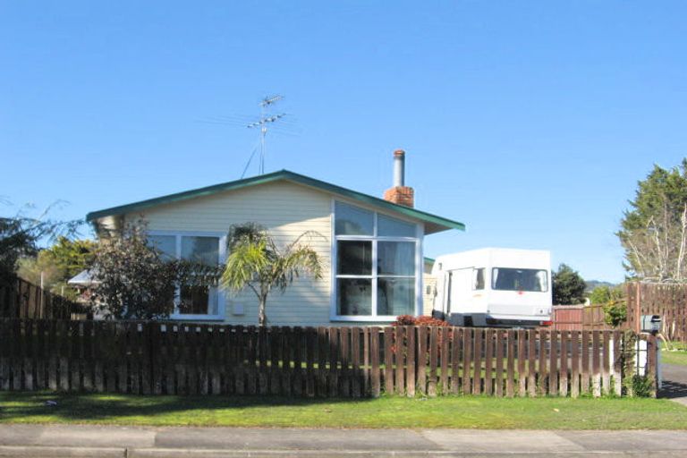 Photo of property in 21 Belgrave Place, Papakura, 2110