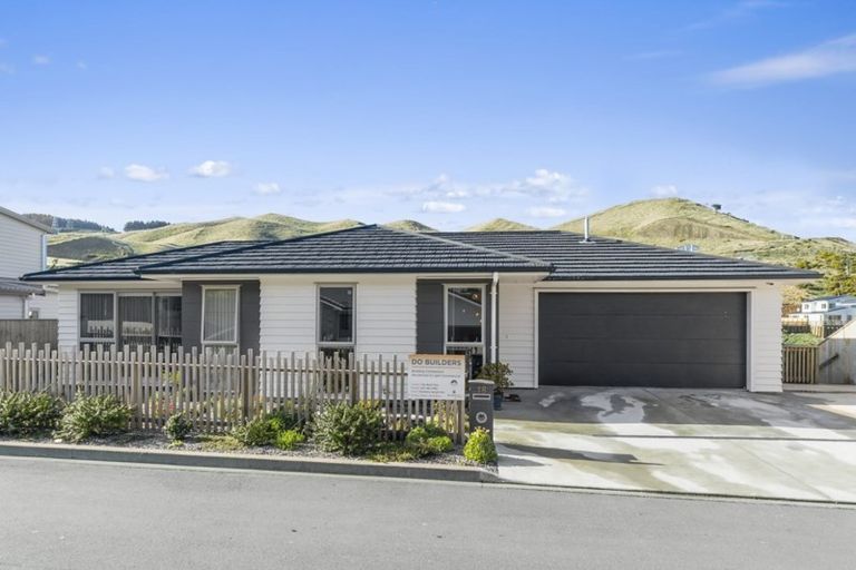 Photo of property in 18 Rochdale Drive, Churton Park, Wellington, 6037