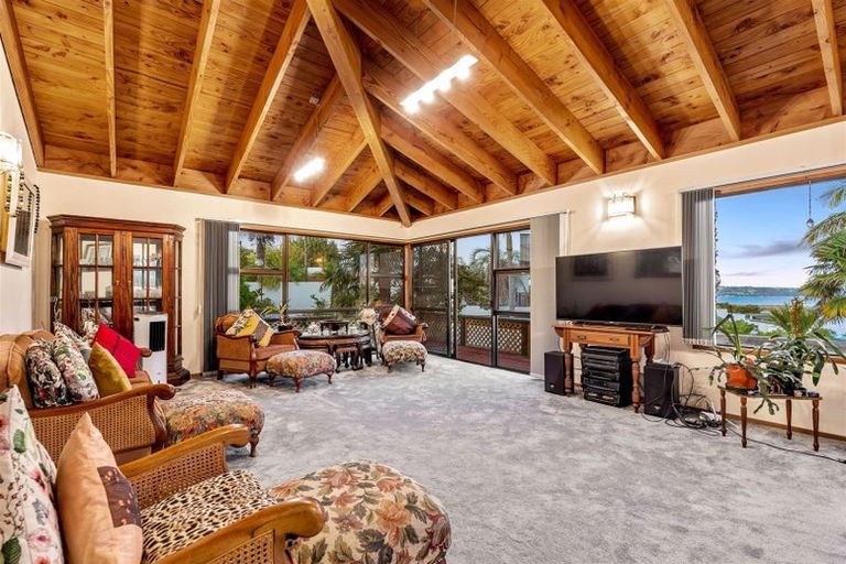 Photo of property in 1/181 Luckens Road, West Harbour, Auckland, 0618