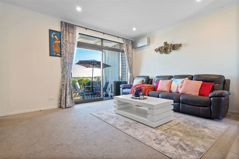 Photo of property in 4 Fermi Lane, Papakura, 2110