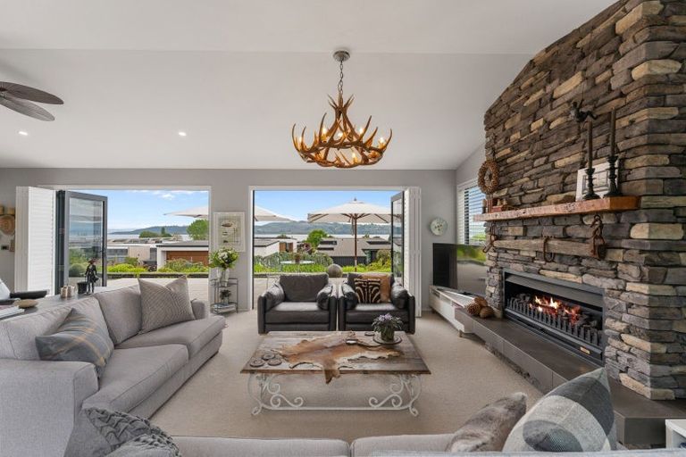 Photo of property in 29 Pukenamu Road, Rainbow Point, Taupo, 3330