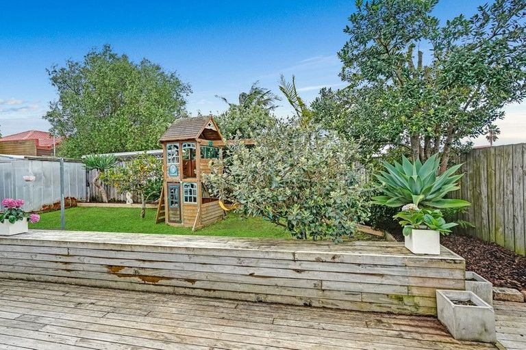 Photo of property in 4 Tiroroa Avenue, Te Atatu South, Auckland, 0610