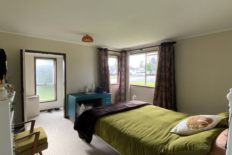 Photo of property in 2/558 Swanson Road, Ranui, Auckland, 0612