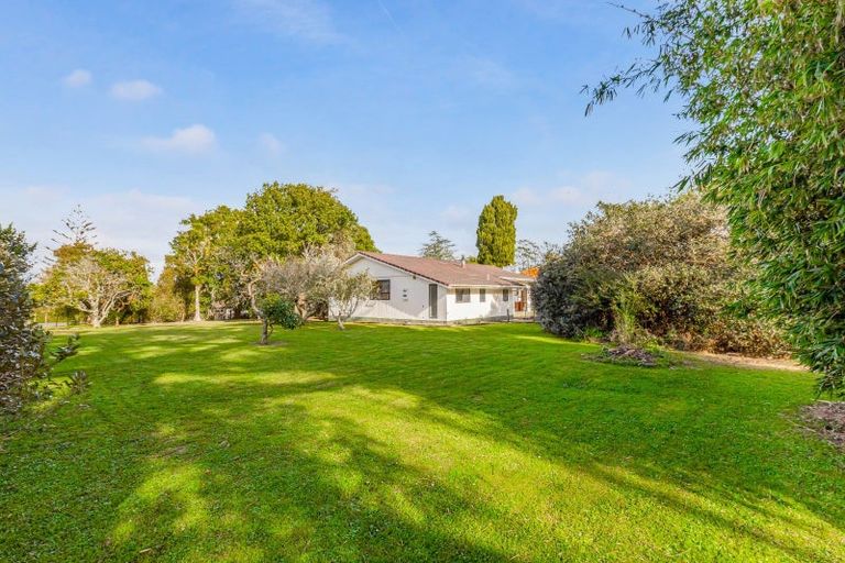 Photo of property in 76 Tawa Road, Kumeu, 0891