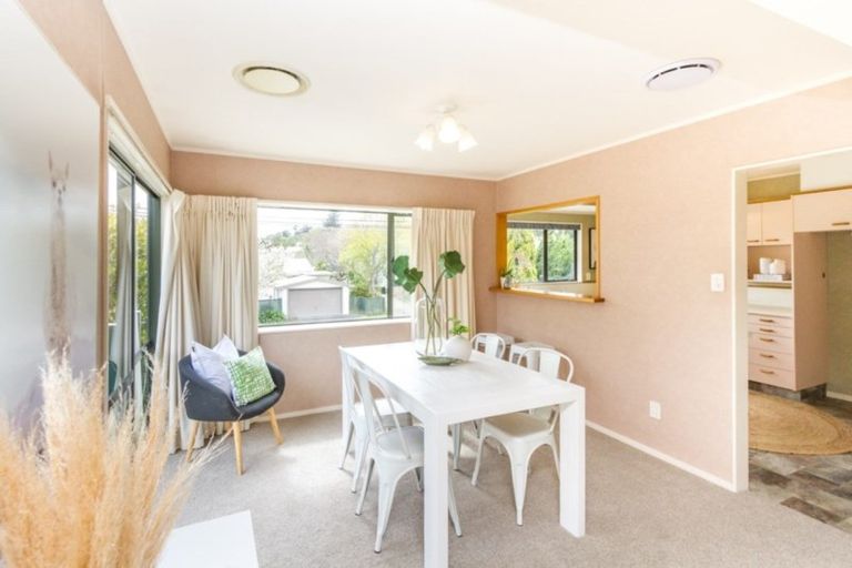 Photo of property in 2 Kowhai Street, Tawa, Wellington, 5028