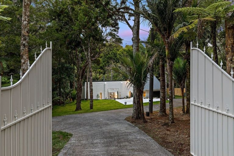 Photo of property in 719 Scenic Drive, Henderson Valley, Auckland, 0612