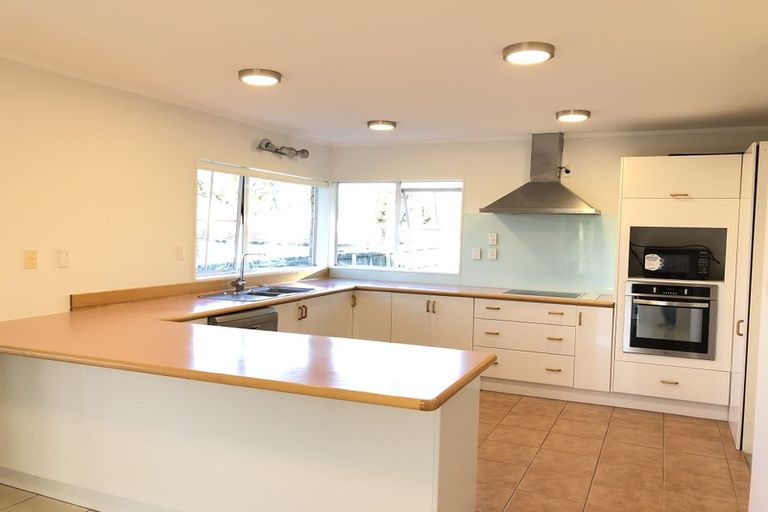 Photo of property in 70 Lagoon Way, West Harbour, Auckland, 0618