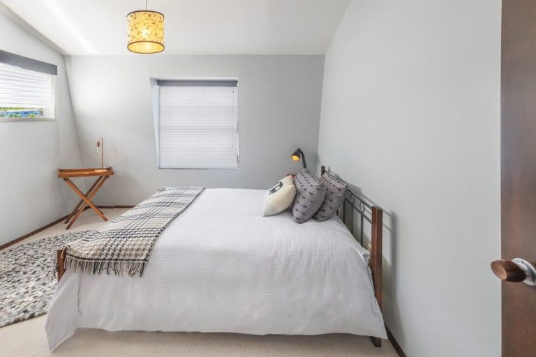 Photo of property in 7 Epping Grove, Karori, Wellington, 6012