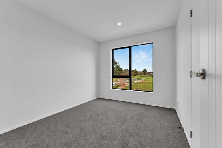 Photo of property in 16 Waimarie Drive, Karaka, 2578
