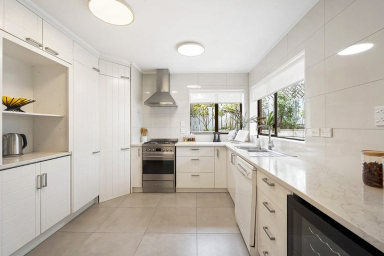 Photo of property in 1/233 Eskdale Road, Birkenhead, Auckland, 0626