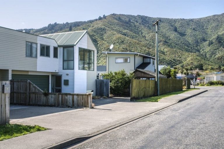 Photo of property in 2 Marina Drive, Waikawa, Picton, 7220