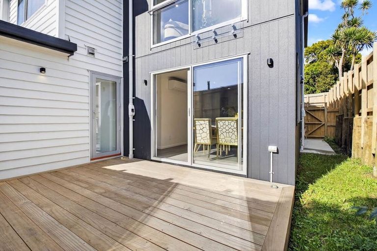 Photo of property in 7d Maroubra Place, Botany Downs, Auckland, 2010